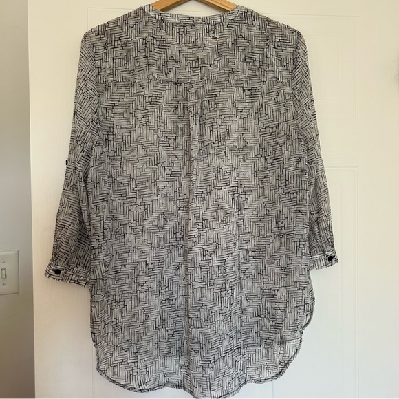Black and grey patterned 3/4 sleeves blouse - Picture 2 of 7